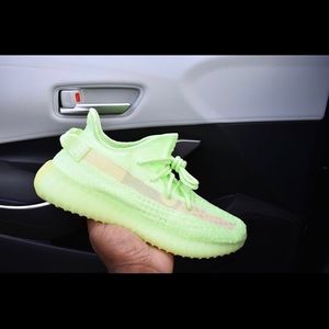Yeezy Boost 350 V2 Glow